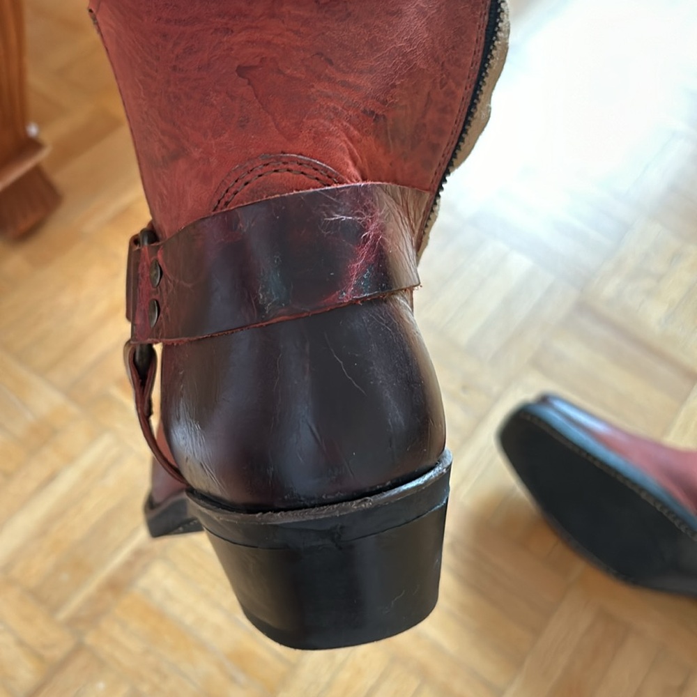 Frye - Picture 11 of 16